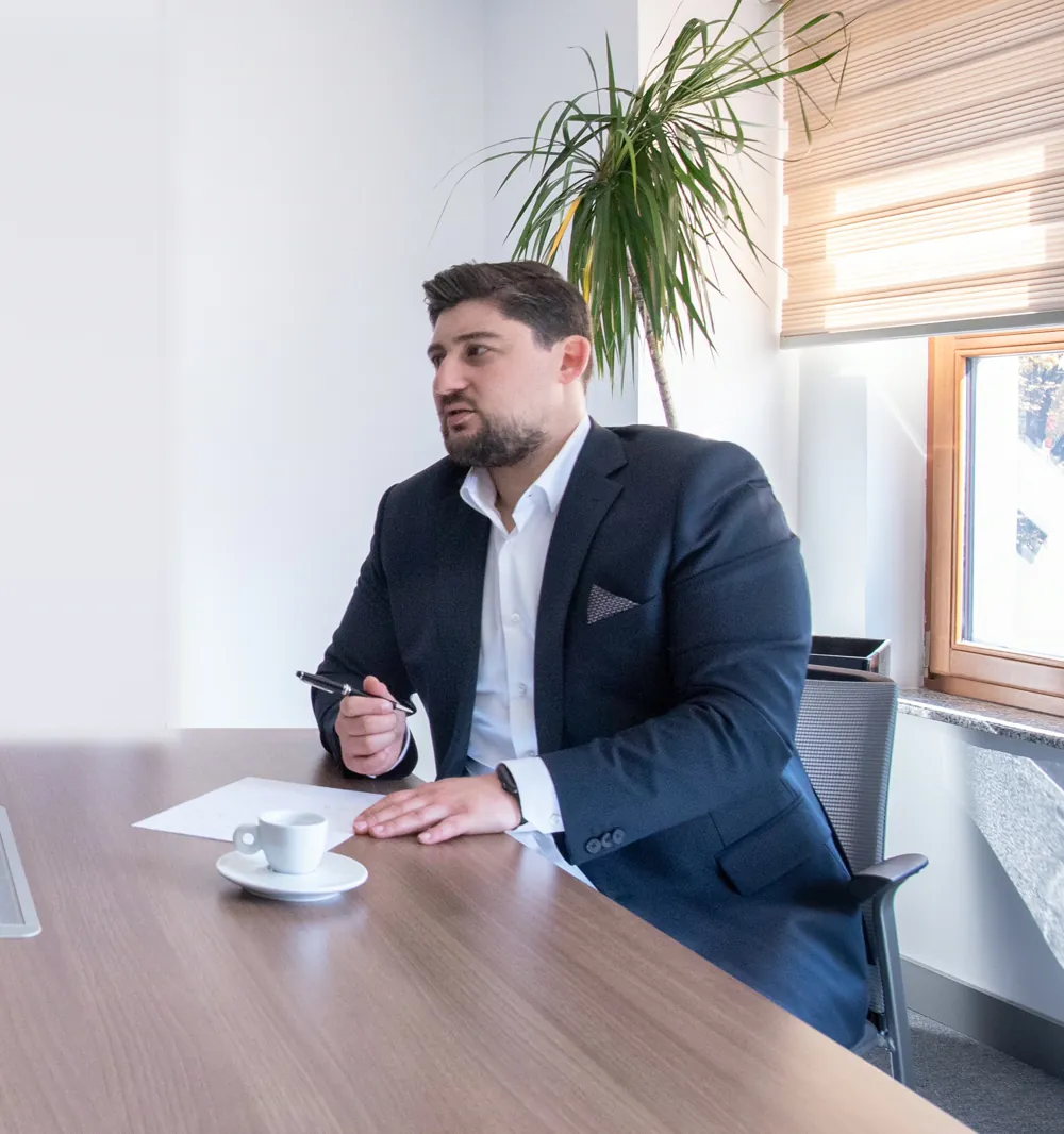 Dr. Radovan Vitosevic talking at a consulting meeting at the table